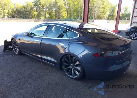 2017 Tesla Model S z USA, uszkodzony, nr VIN 5YJSA1E26HF230547